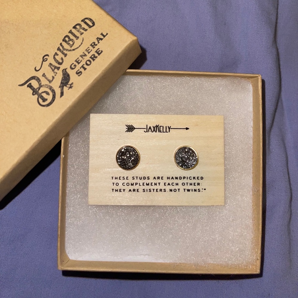 Jaxkelly Stud earrings